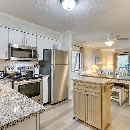 Hilton Head Condo With Balcony And Pool, Walk To Beach Hilton Head Island Eksteriør bilde