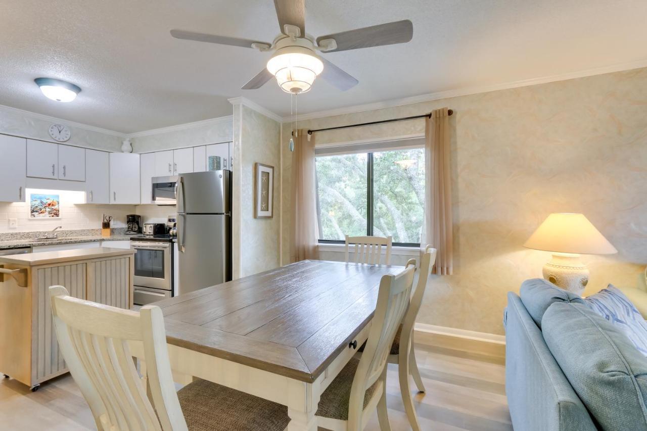 Hilton Head Condo With Balcony And Pool, Walk To Beach Hilton Head Island Eksteriør bilde